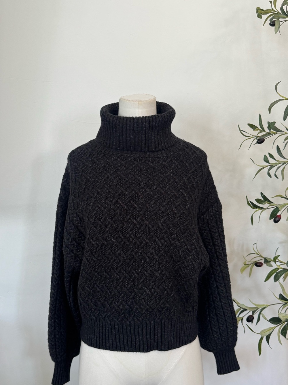 Tahari Dark Grey Cable Knit Turtleneck Sweater Size Small Petite